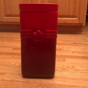 Le Creuset 2 Qt Coffee Container, Cherry Red